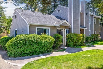 9101 Newhall Dr in Sacramento, CA - Building Photo - Building Photo