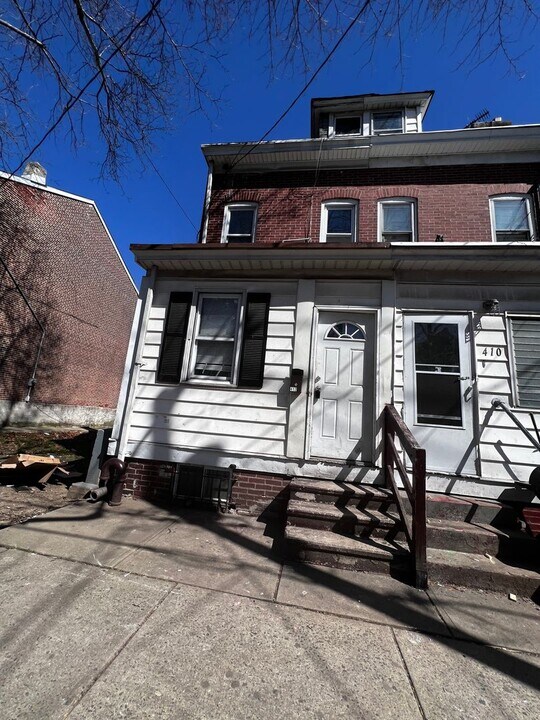 412 Stuyvesant Ave in Trenton, NJ - Building Photo