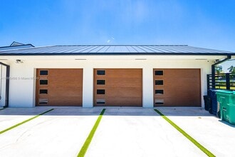 10506 SW 89th Pl in Miami, FL - Foto de edificio - Building Photo