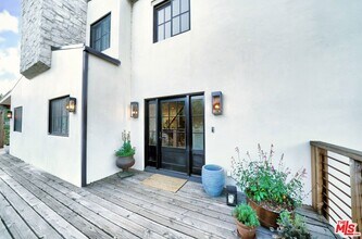 2310 Laguna Cir Dr, Unit 6 in Agoura Hills, CA - Building Photo - Building Photo