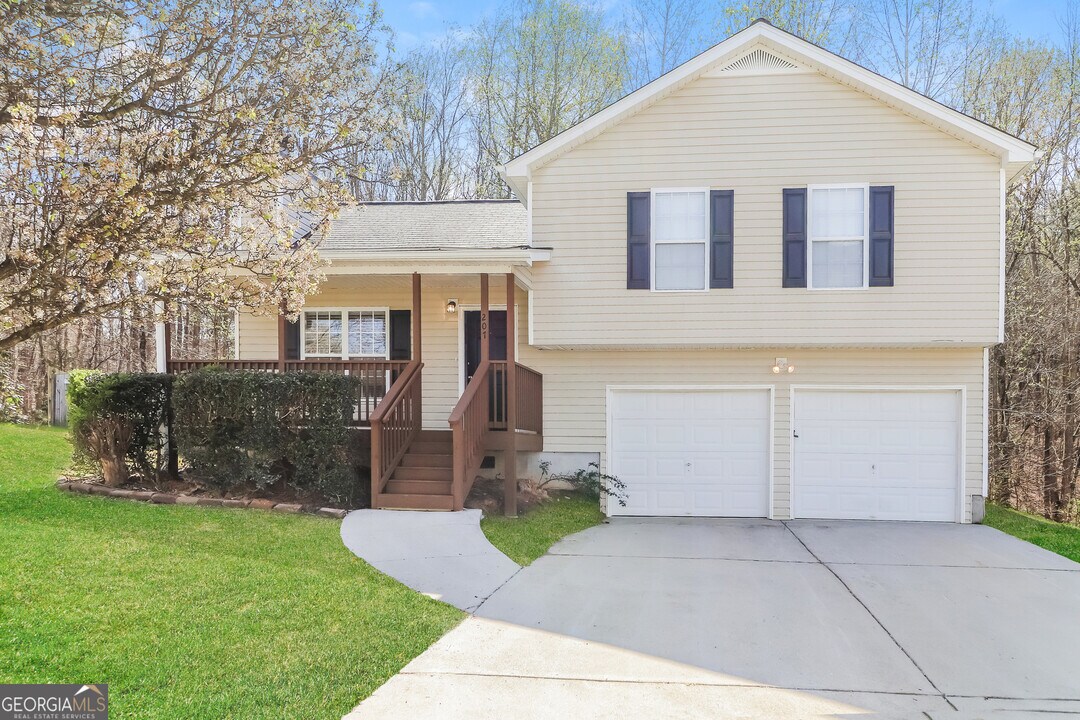 207 Remington Ct in Dallas, GA - Building Photo