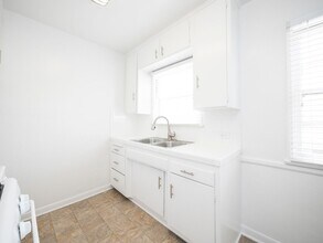 1801 N. Garfield Pl in Hollywood, CA - Building Photo - Interior Photo