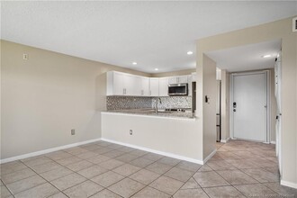 2216 NW 22nd Ave in Stuart, FL - Foto de edificio - Building Photo