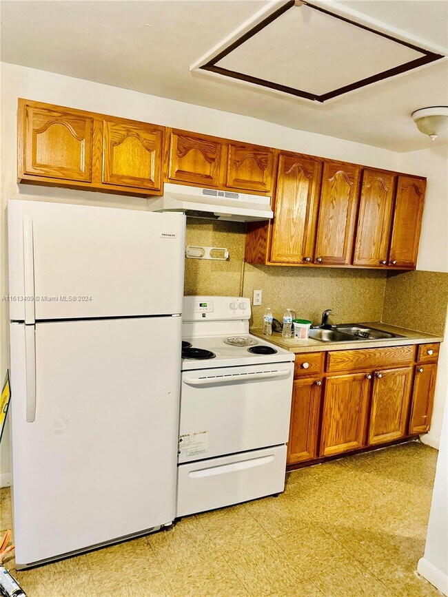3971 SW 12th Pl-Unit -4 in Fort Lauderdale, FL - Building Photo - Building Photo