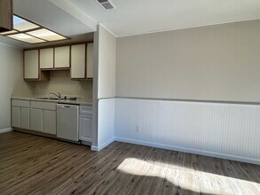 351 Pinedale Ave in Sacramento, CA - Building Photo - Building Photo