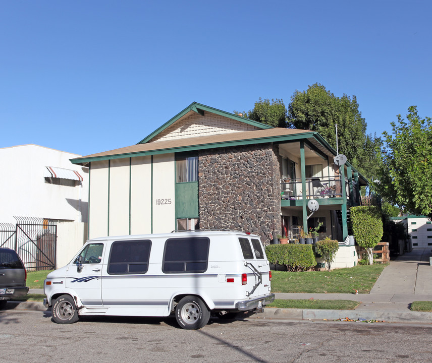 19225 Bryant St in Northridge, CA - Building Photo