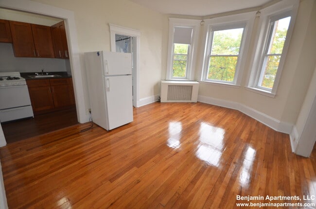 1345 Commonwealth Ave, Unit 35 in Boston, MA - Building Photo - Building Photo