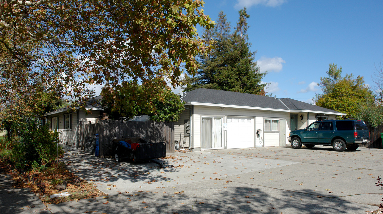 1658 Ridley Ave in Santa Rosa, CA - Building Photo