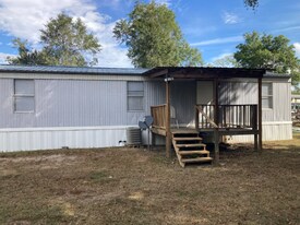 2800 Kynesville Rd in Cottondale, FL - Building Photo