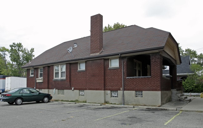 9495 Reading Rd in Cincinnati, OH - Foto de edificio - Building Photo