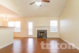 1206 Aretha Dr in Murfreesboro, TN - Foto de edificio - Building Photo