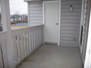 110 Leafwood Ln in Groton, CT - Building Photo - Building Photo
