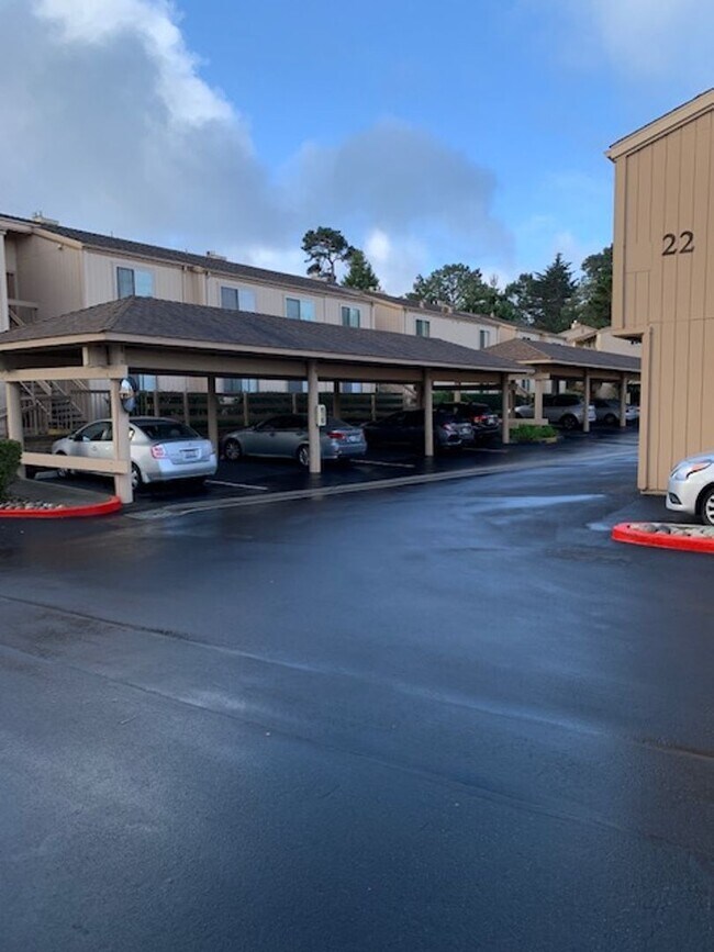 300 Glenwood Cir-Unit -#303 in Monterey, CA - Building Photo - Building Photo