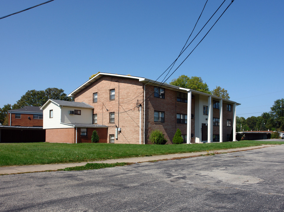 3002-3006 Green Acres Dr in Youngstown, OH - Foto de edificio