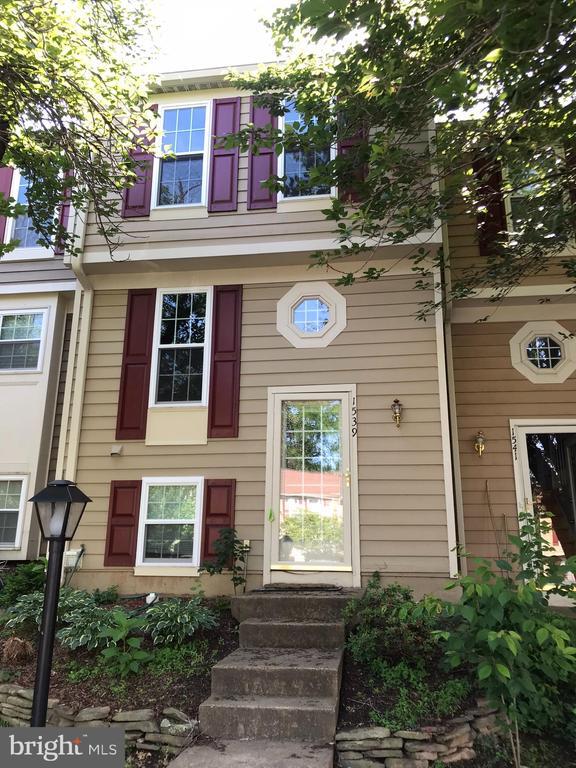 property at 1539 Woodcrest Dr