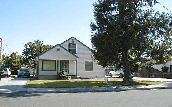 966 Chestnut St in Turlock, CA - Building Photo - Building Photo