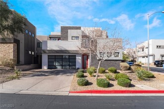 213 Inverbeg St in Henderson, NV - Building Photo - Building Photo