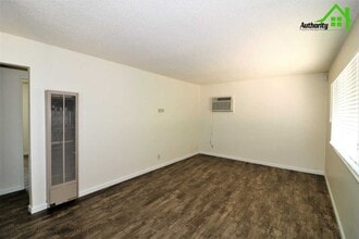 3994 Mercury Dr in Redding, CA - Building Photo - Building Photo