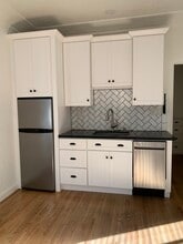 74 Granada Ave, Unit 74A in Long Beach, CA - Building Photo - Building Photo