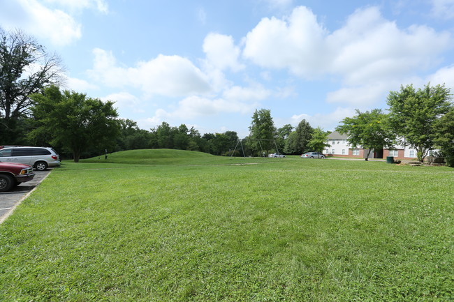 Graham Village Apartments in Crestwood, KY - Foto de edificio - Building Photo