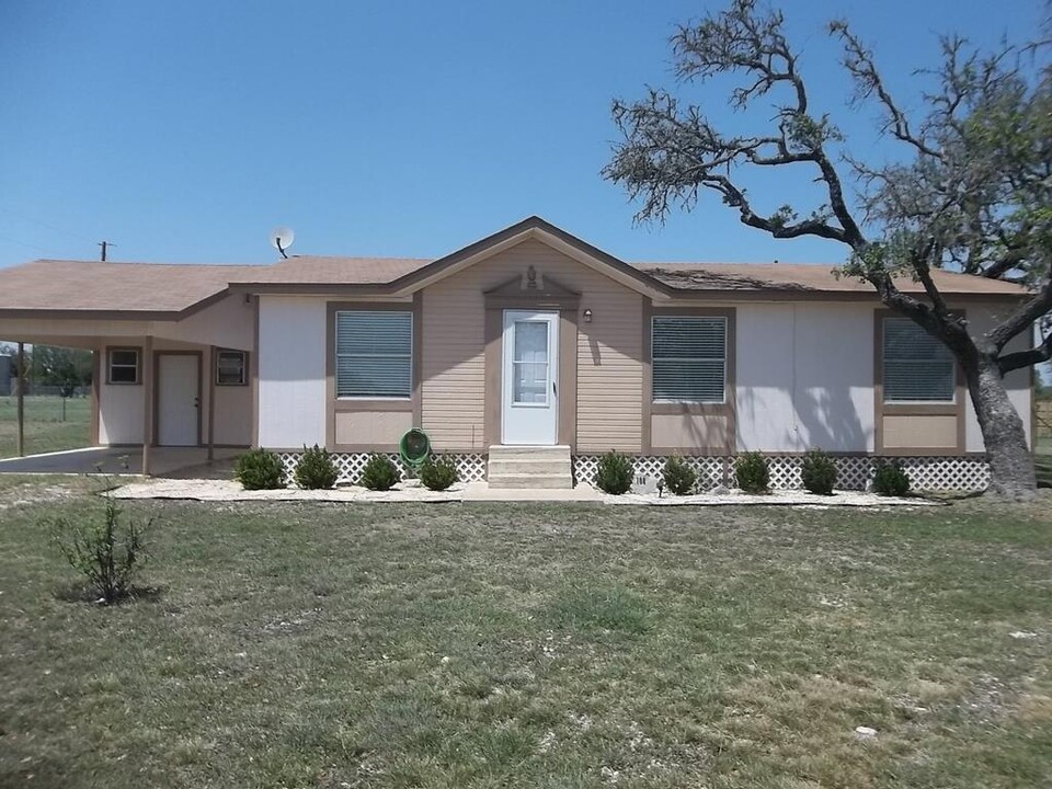 108 Gammenthaler Ln in Harper, TX - Foto de edificio