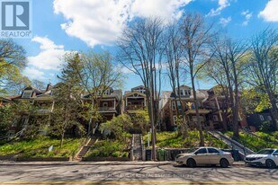 163 Parkside Dr in Toronto, ON - Building Photo