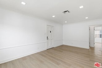 8613 W Olympic Blvd in Los Angeles, CA - Building Photo - Building Photo