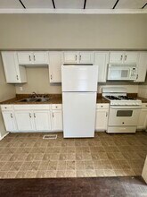 737 17th St, Unit 1 in Rock Island, IL - Building Photo - Building Photo