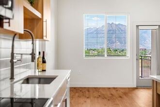 Current Apartments in Murray, UT - Foto de edificio - Building Photo