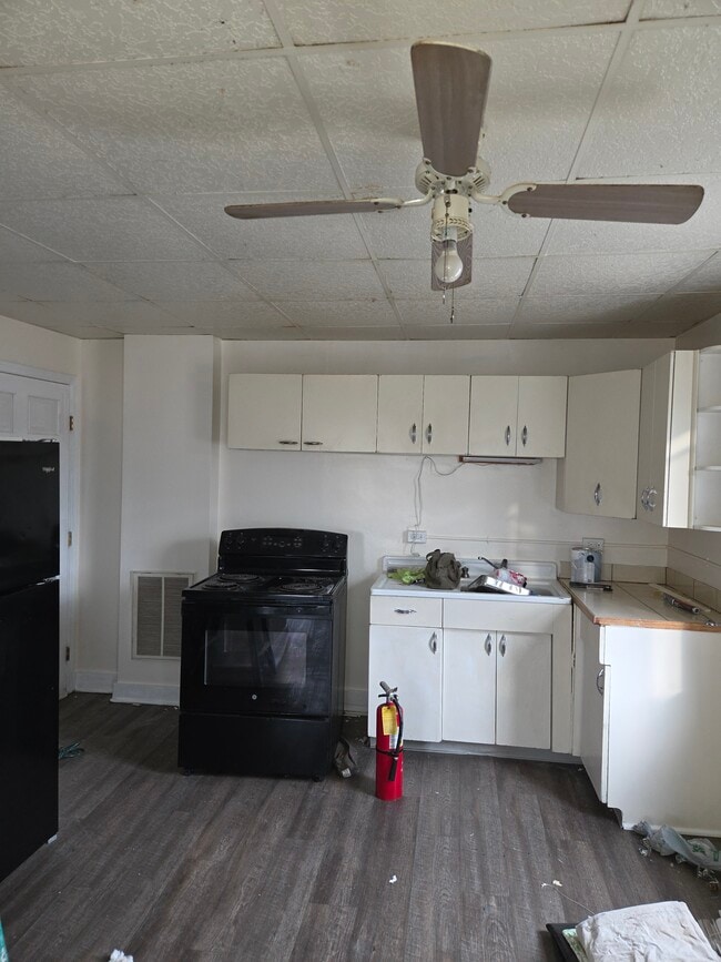 1 S Main St in Stewartstown, PA - Foto de edificio - Building Photo