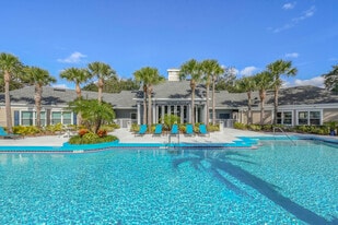 Wellington Woods in Kissimmee, FL - Building Photo