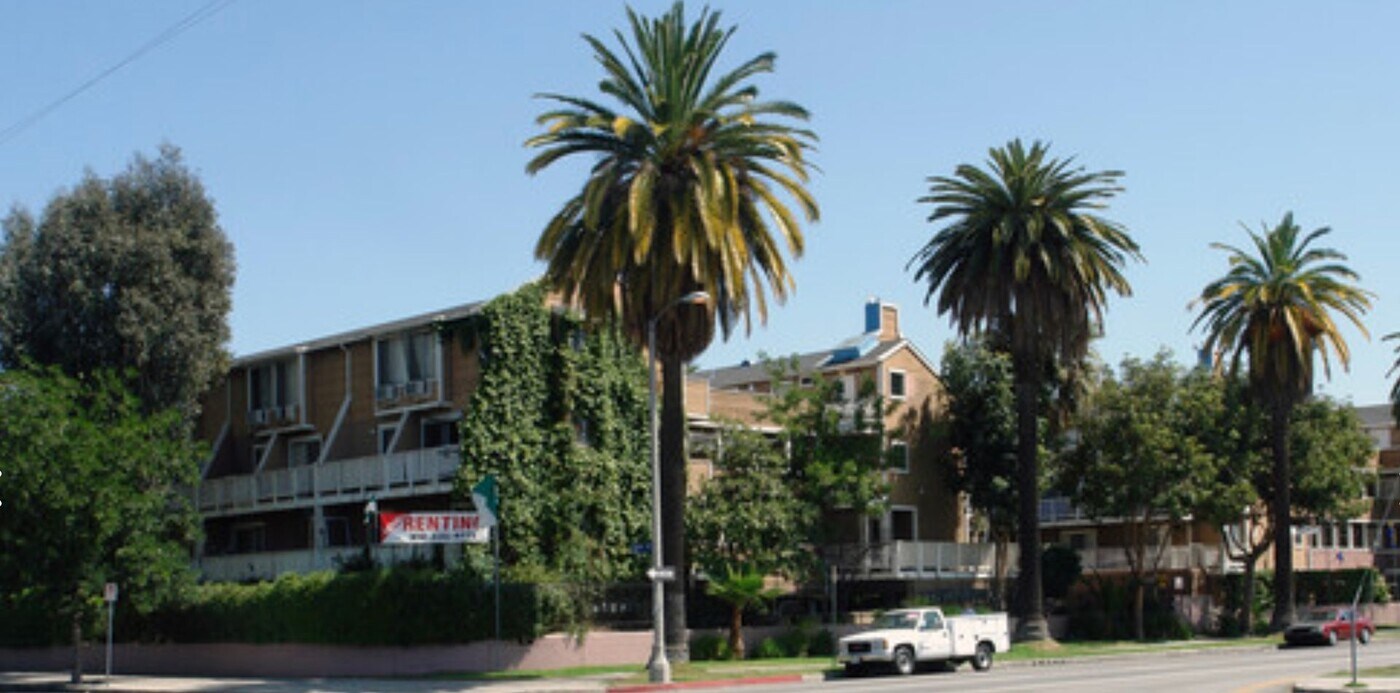 14695 Parthenia St in Los Angeles, CA - Building Photo