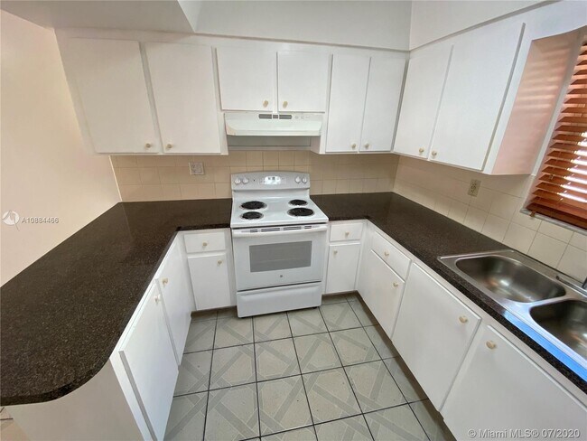2600 NW 14th St-Unit -2 in Miami, FL - Building Photo - Building Photo