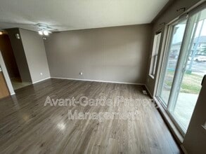 4405-44037 37 St in Stony Plain, AB - Building Photo - Building Photo