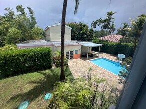 6740 SW 52nd St in Miami, FL - Building Photo - Building Photo