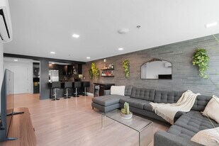 King's Court in St. Louis, MO - Building Photo