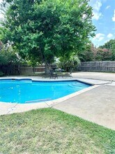 704 Matthews Ct in Arlington, TX - Building Photo - Building Photo
