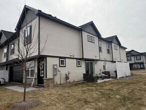 5279 Long Pointe Pass in Woodbury, MN - Building Photo - Building Photo