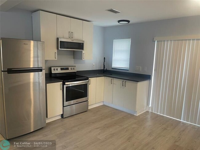780 NE 46th Ct in Oakland Park, FL - Building Photo - Building Photo