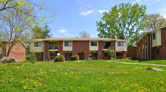 Oakbrook Manor in Ravena, NY - Foto de edificio - Building Photo