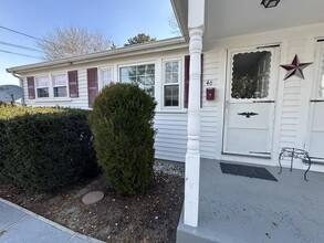 46 Anchorage Ln in West Yarmouth, MA - Foto de edificio - Building Photo
