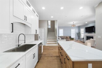 2808 Southpointe Ln in Tampa, FL - Building Photo - Building Photo