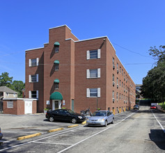 College Plaza in Tallahassee, FL - Building Photo - Building Photo