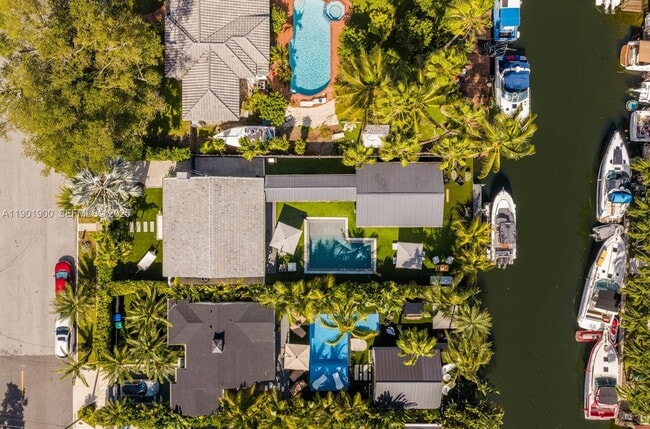 property at 901 NW 7th Street Rd