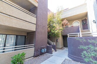 5056 S Rainbow Blvd in Las Vegas, NV - Building Photo - Building Photo