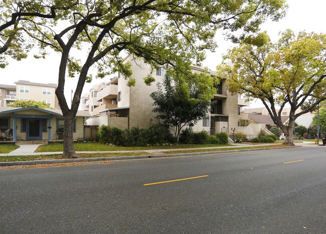 336 W California Ave in Glendale, CA - Foto de edificio - Building Photo