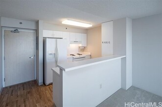 3009 Ala Makahala Pl in Honolulu, HI - Building Photo - Building Photo
