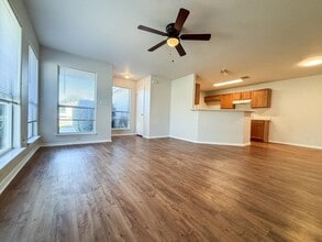 105 Long Ln in New Braunfels, TX - Building Photo - Building Photo