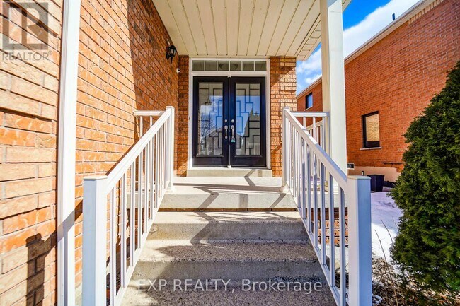 35 Ball Crescent in Whitby, ON - Building Photo - Building Photo