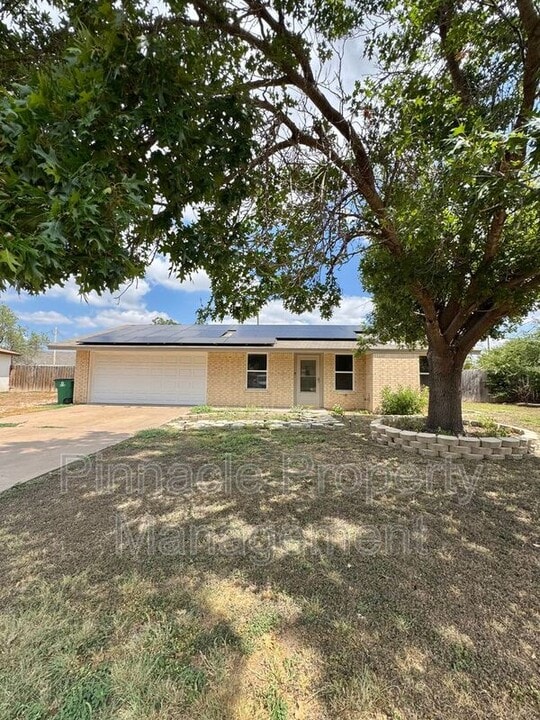 1014 Alpha Cir in San Angelo, TX - Building Photo